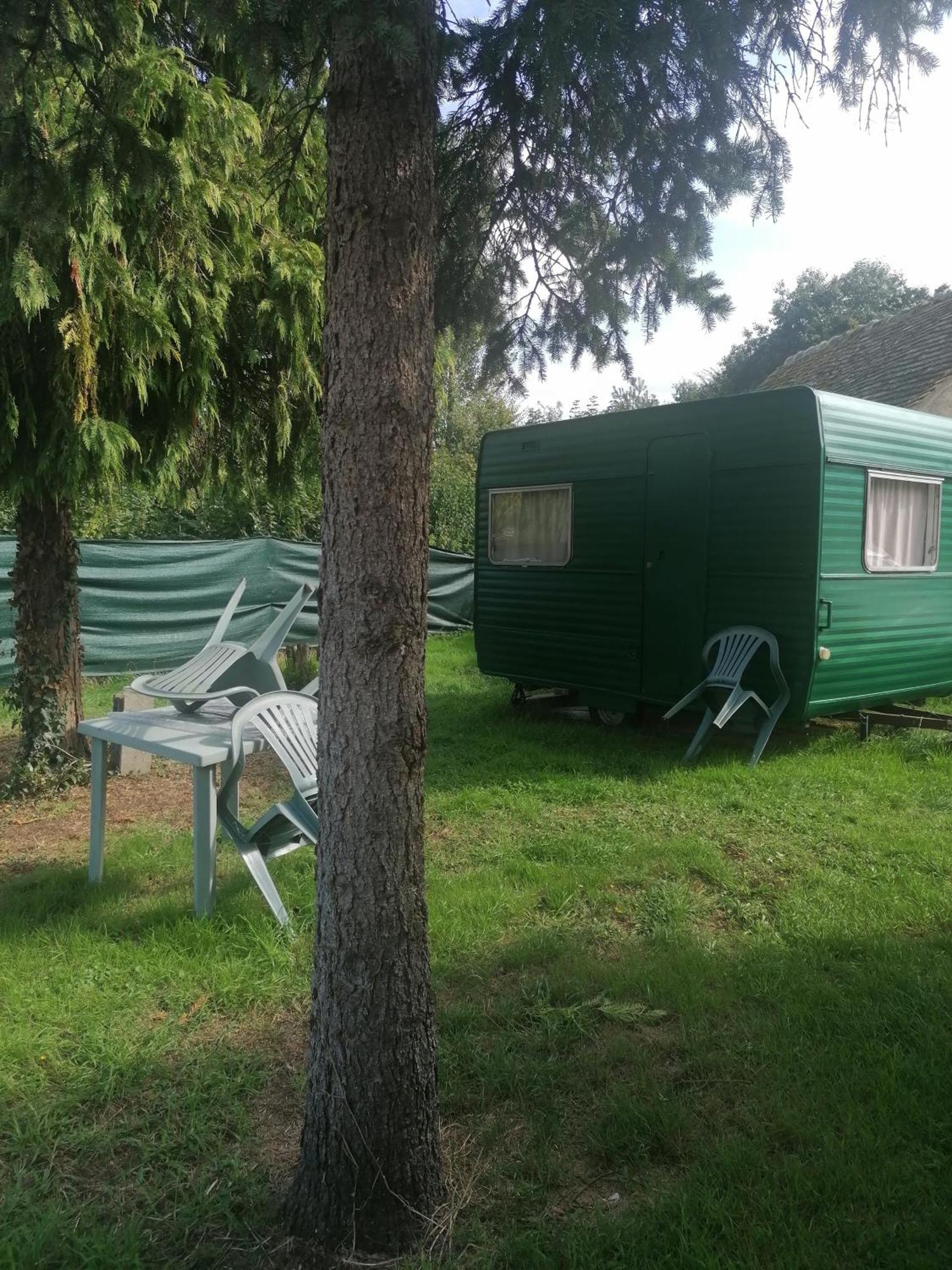 Petite Caravane deux places Saint-Corneille Extérieur photo